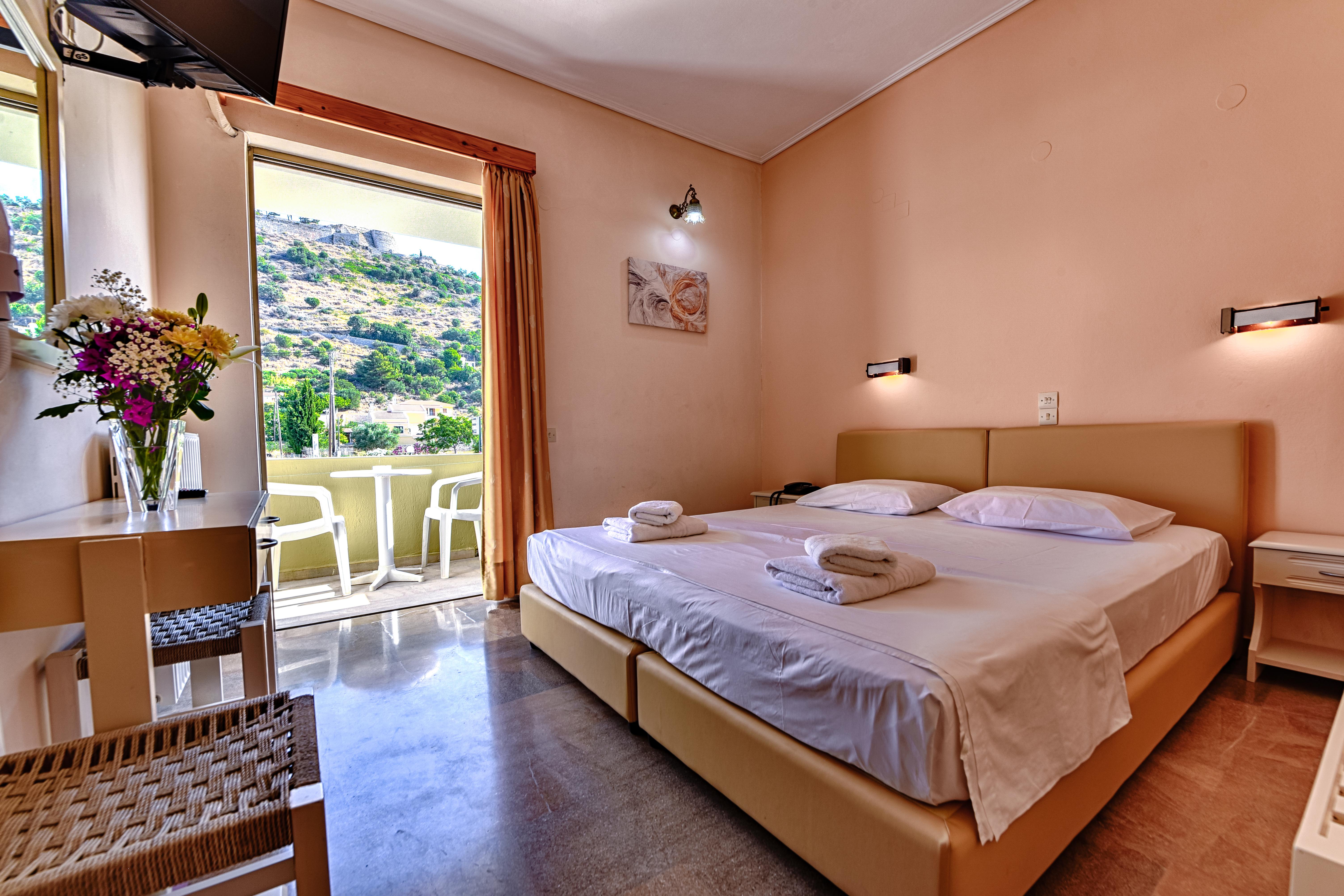 Hotel Ionis 2*