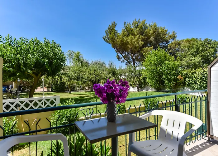Ionis Hotel
