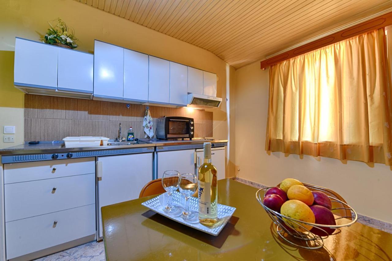 Ionis Otel Troianata